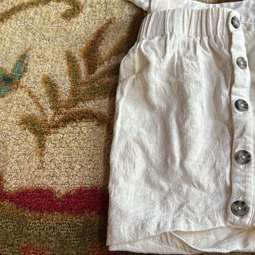Cute tan linen tank/shirt with thick straps and buttons on the side. - Picture 2 of 4